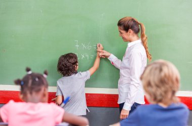 İlköğretim okulunda birlikte çalışıyor. Entegrasyon ve çoklu eth