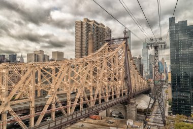 Queensboro Bridge ve Manhattan skyline
