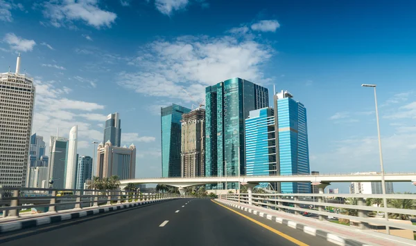 Conduire à travers Dubai Downtown — Photo
