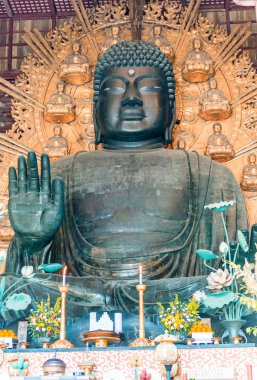 Nara, Japa Todai-ji Tapınağı'nda büyük Buda (Daibutsu-Den)