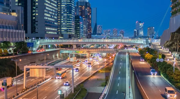 Tokyo - natt trafikerar i Odaiba — Stockfoto