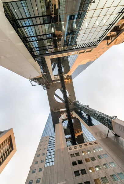 ОСАКА, Япония - 28 мая 2016 года: Здание Umeda Sky Building было оригинальным — стоковое фото