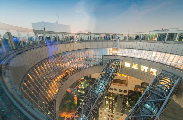 OSAKA, JAPAN - MAY 28: The Umeda Sky Building terrace in the Ume — Stock Photo, Image