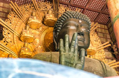 Nara, Japa Todai-ji Tapınağı'nda büyük Buda (Daibutsu-Den)