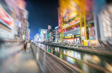 Osaka, Japonya - 28 Mayıs 2016: Dotonbori şehir gece ışıkları. OSA