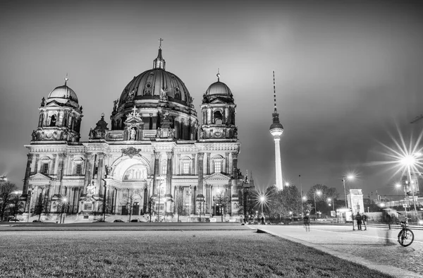 Catedral de Berlim à noite, Berliner Dom - Alemanha — Fotografia de Stock