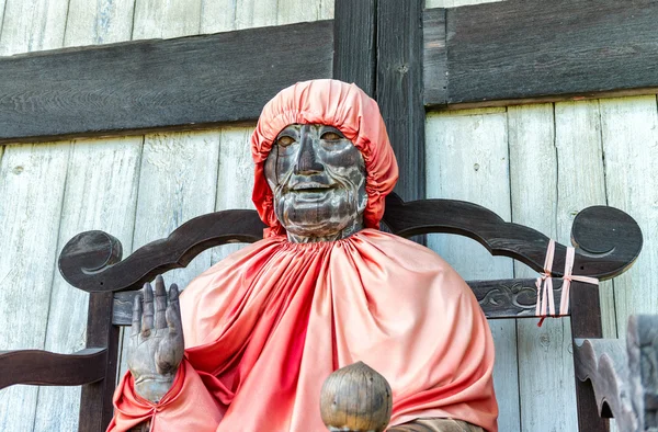 Nara, Japan - mei 2016: Binzuru Pindola houten standbeeld in Todai-j — Stockfoto