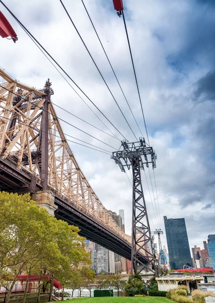 Bridge i Roosevelt Island, New York City — Stockfoto