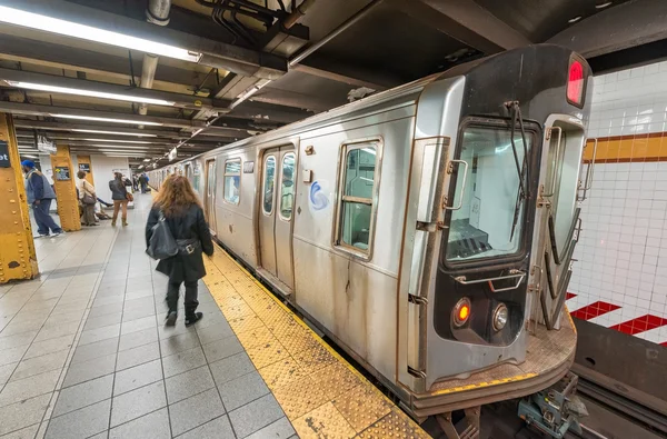 Interior of Manhattan subway station — Stock Photo, Image