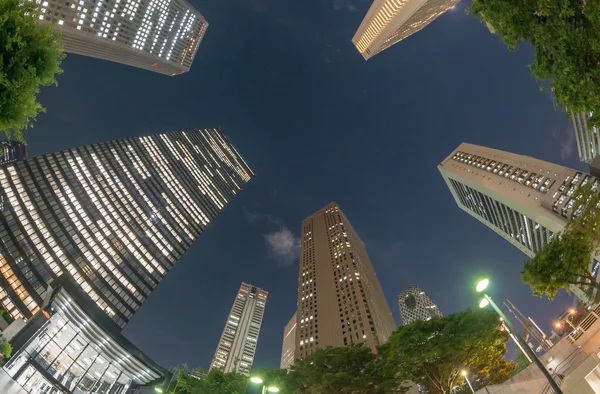"Риб'яче око" нічний погляд Shinjuku будівель — стокове фото
