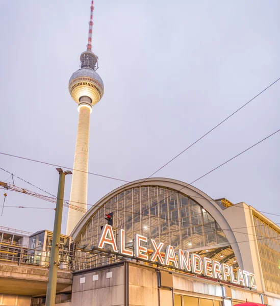 Noc nad Alexander Platz — Zdjęcie stockowe