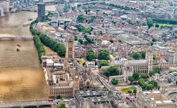Helikopter weergave van Londen in juni — Stockfoto