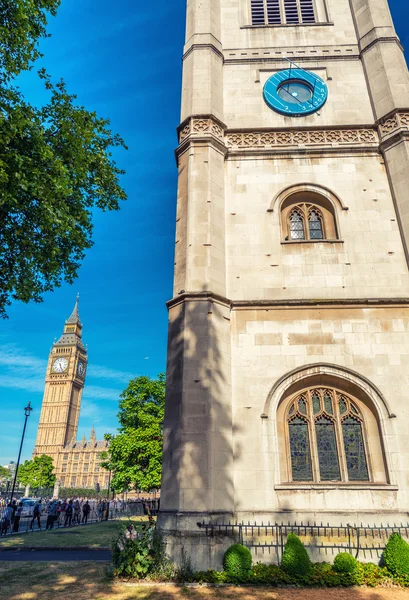 Westminster Abbey and Big Ben, Лондон — стоковое фото
