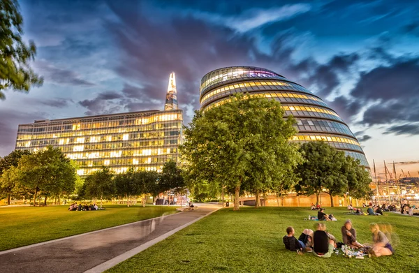 Londra paesaggio urbano notturno intorno Southwark — Foto Stock