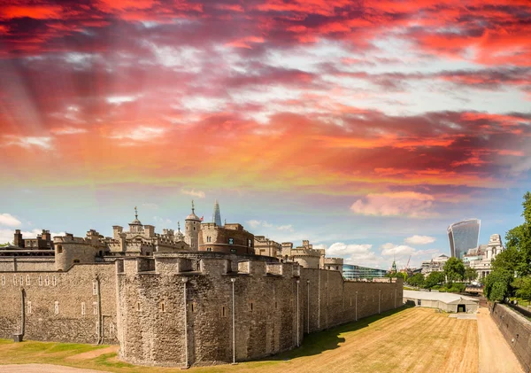 Majestat Tower of London - Londyn, London, Wielka Brytania — Zdjęcie stockowe