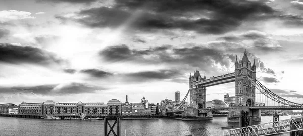Bela vista em preto e branco de Londres, Reino Unido — Fotografia de Stock