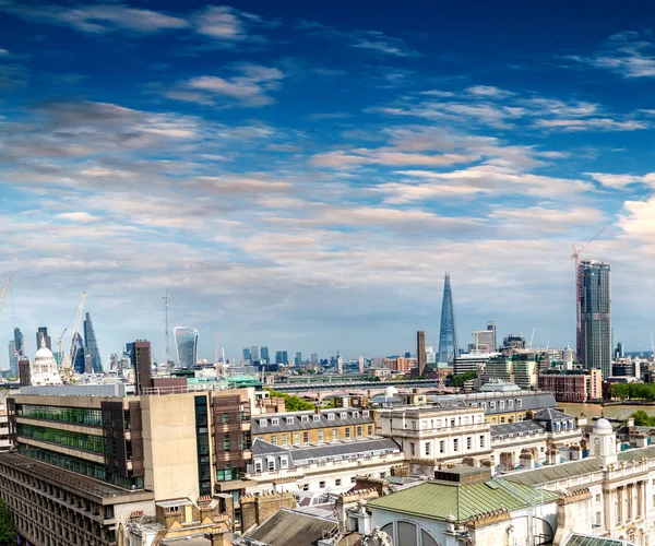 Úžasný panoramatický pohled na Londýn při západu slunce, Velká Británie — Stock fotografie