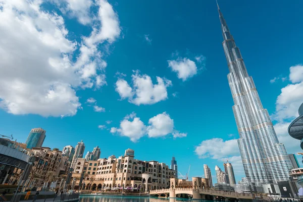 DUBAI - 22 NOVEMBRE 2015 : Tour Burj Khalifa. Ce gratte-ciel i — Photo