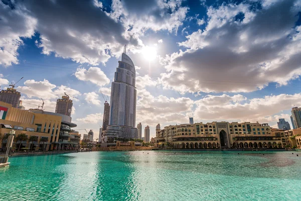 Όμορφη στον ορίζοντα του Ντουμπάι σε μια ηλιόλουστη ημέρα — Φωτογραφία Αρχείου