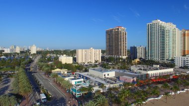 Şehir hava manzarası bir güneşli sabahı