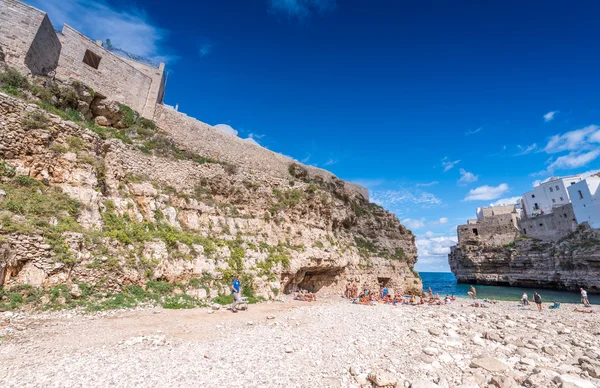 Turisti su una famosa spiaggia . — Foto Stock