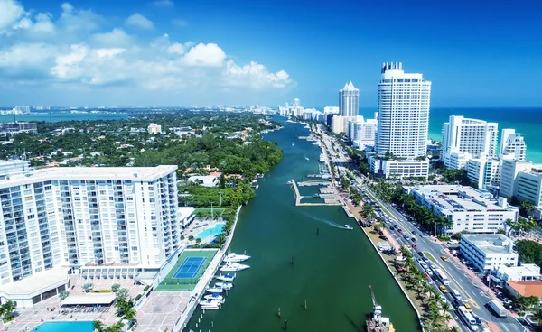 Geweldige skyline van Miami South Beach, luchtfoto — Stockfoto