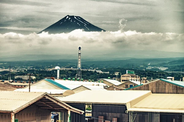 Monte Fuji con case di campagna in primo piano — Foto Stock