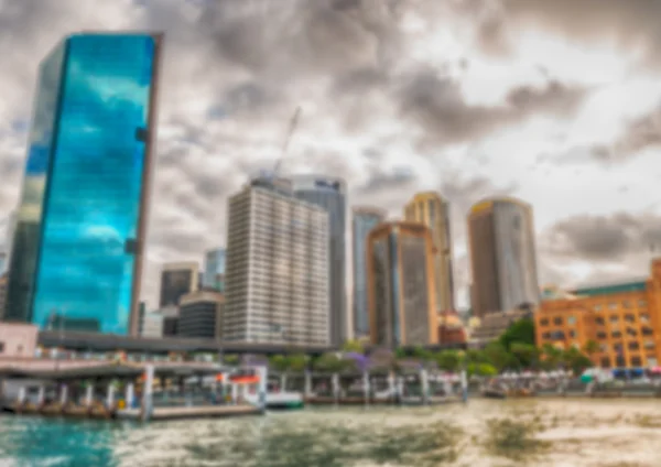 Vista sfocata degli edifici sul lungomare di Sydney Harbour, Australia — Foto Stock