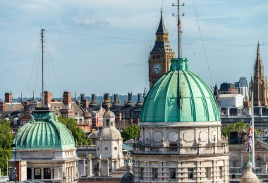 Houses of Parliament üzerinde çatı Londra hava manzarası 