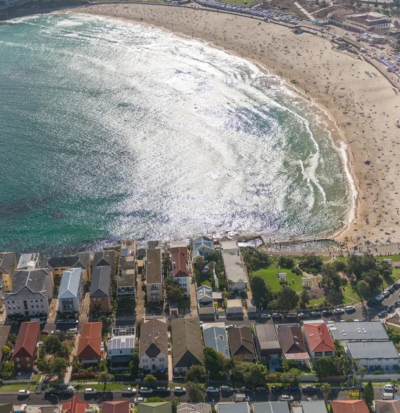 Bondi Beach, Sydney. Zonsondergang luchtfoto vanuit helikopter — Stockfoto