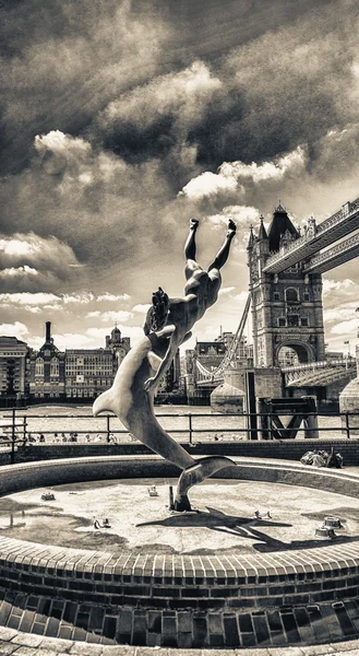 Hermosa vista del Tower Bridge en Londres, Reino Unido — Foto de Stock