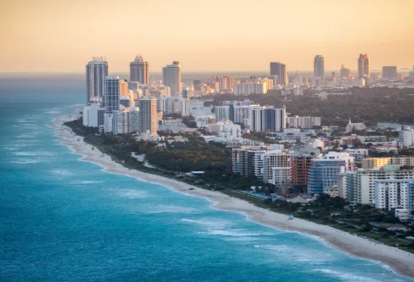 迈阿密海滩空中地平线在黄昏 — 图库照片