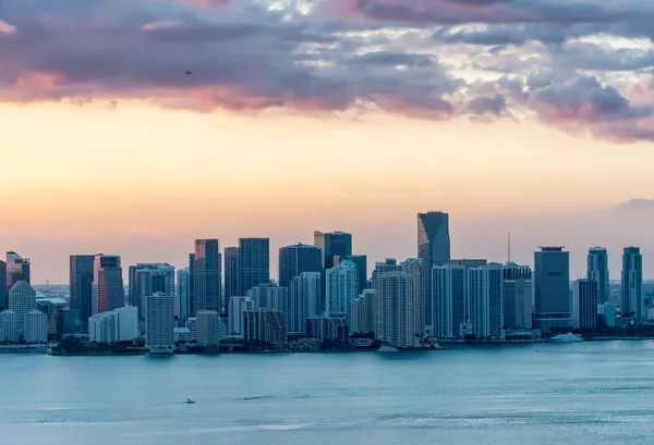 Alkonyatkor, Florida Miami belvárosa — Stock Fotó