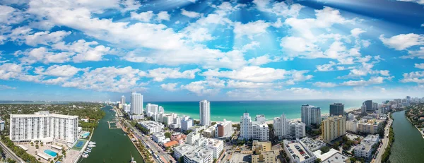 Vista aérea de Miami Beach al atardecer . — Foto de Stock