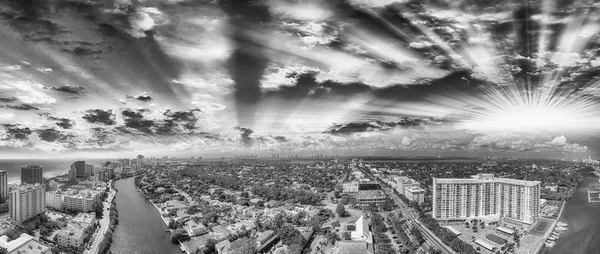 Vista aérea panorâmica em preto e branco — Fotografia de Stock