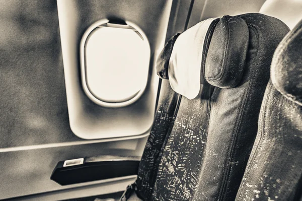 Asiento de ventana en un avión moderno —  Fotos de Stock