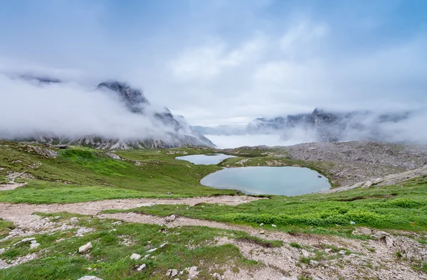 Dolomity jezera poblíž tři vrcholy, Bosa, Itálie — Stock fotografie