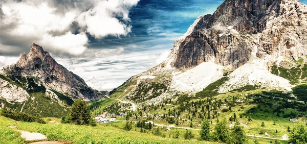 Pics de Dolomites près de Falzarego — Photo