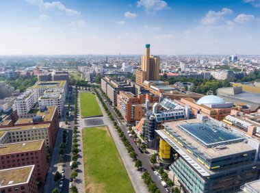 Potsdamer Platz alanı ve Berlin, ORME bahçelerde havadan görünümü