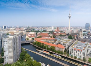 Berlin Hava görünümünü helikopter Tv Kulesi ve Spree ri ile