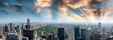 central park ve çevredeki binalara panoramik havadan görünümü 