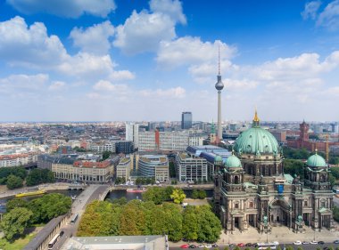 Berlin Hava şehir manzaralı. Alexanderplatz ve şehir merkezi