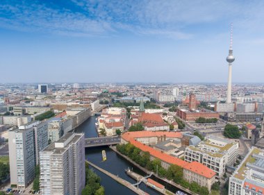 Berlin Hava şehir manzaralı. Alexanderplatz ve şehir merkezi