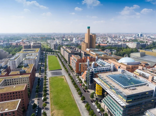 Luchtfoto van het gebied van de Potsdamer Platz en tuinen in Berlijn, Germa — Stockfoto