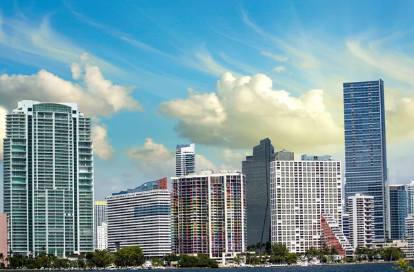 Céu nublado sobre arranha-céus de Miami, Flórida — Fotografia de Stock