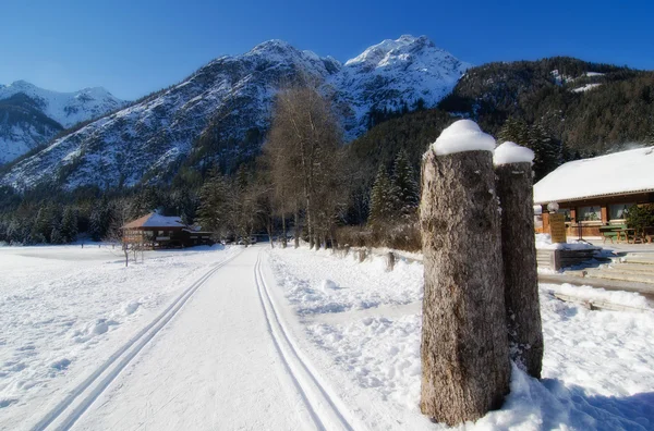 Śnieżny krajobraz Dolomity góry zimą — Zdjęcie stockowe