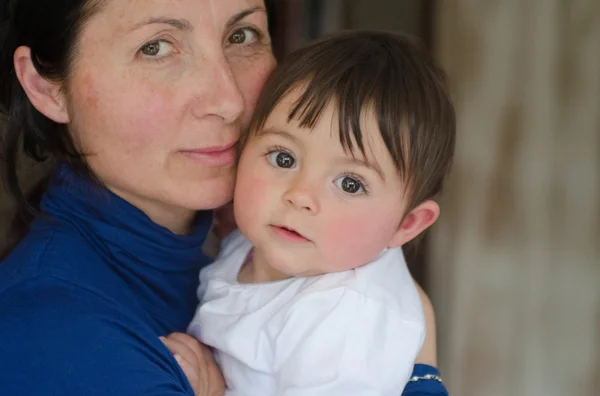 Madre con hija pequeña — Foto de Stock