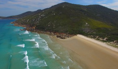 Squeaky plaj havadan görünümü, Wilsons Promontory