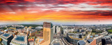 Berlin Potsdamer Platz alan. Havadan gördün binalar