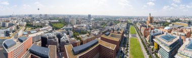 Potsdamer Platz alanı ve Berlin, ORME bahçelerde havadan görünümü